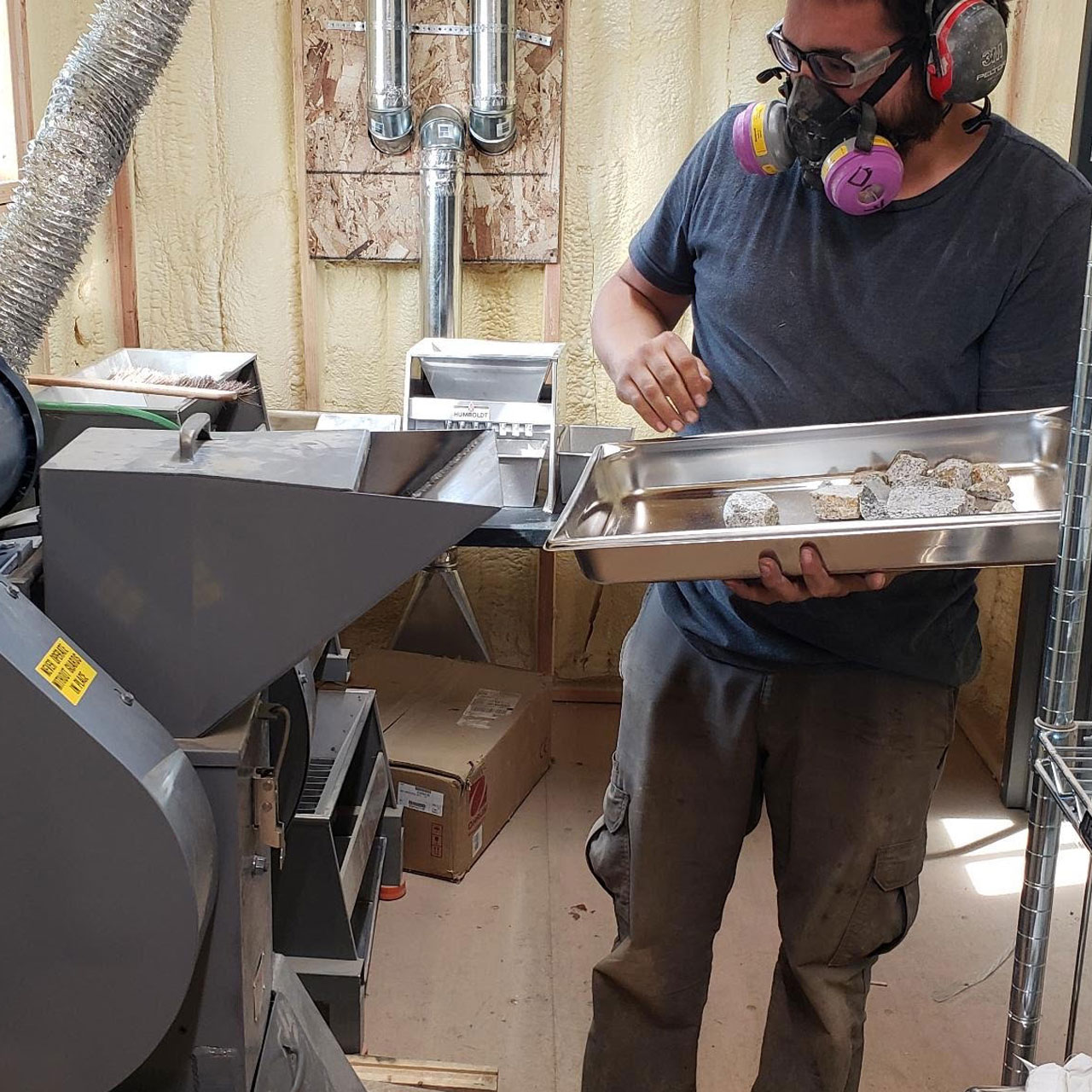 Photo of the core crushing machine